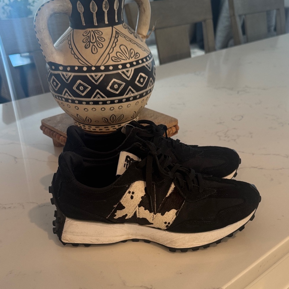 New Balance 327 Black Sneakers